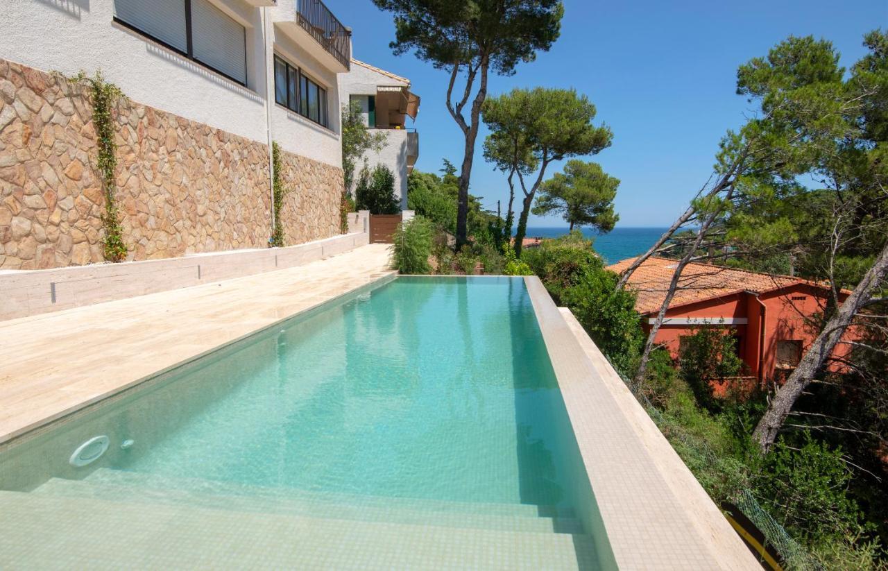 La Vie En Rouge Sa Riera Duplex, Private Parking Apartment Begur Exterior photo